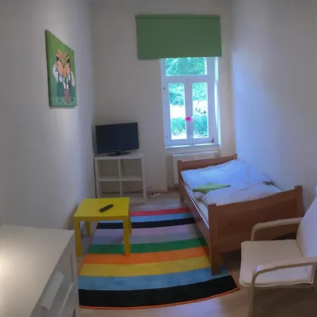 아파트 Familienunterkunft Am Platz Der Voelkerfreundschaft 츠비카우