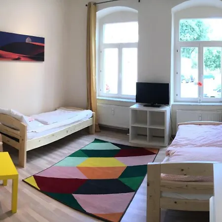 Familienunterkunft Am Platz Der Voelkerfreundschaft 아파트